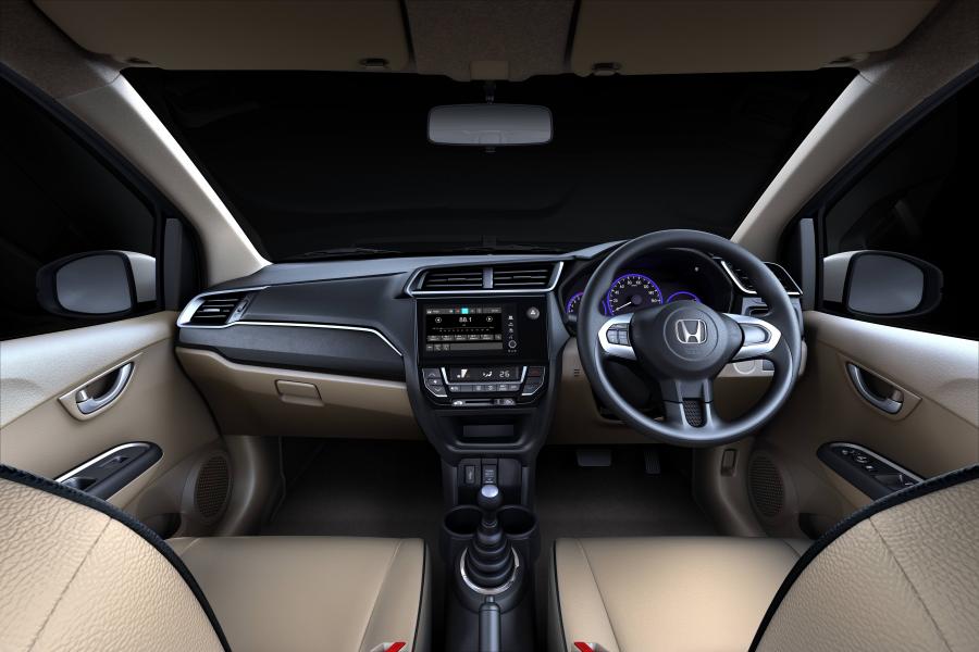 Торпедо Honda Amaze Privilege Edition 2017 года  (фото 4 из 5)